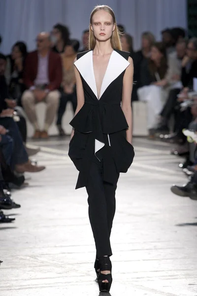 Look 8